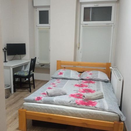 Nighthost- Trzebnicka 84 Apartamento Wrocław Exterior foto